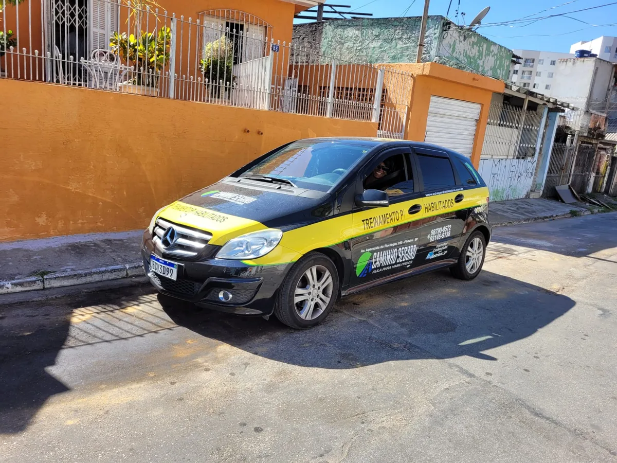 Moto treinamento Caminho Seguro vista frontal