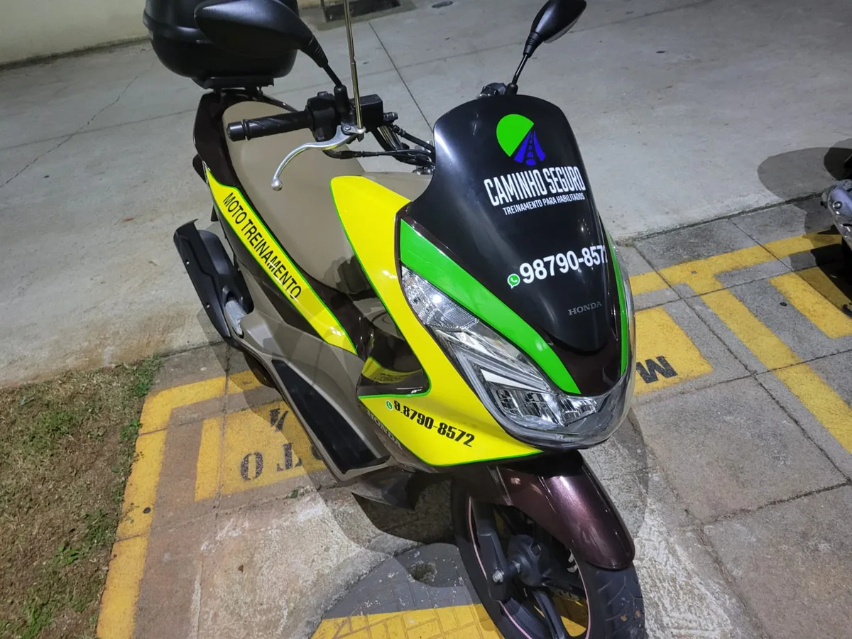 Moto treinamento Caminho Seguro vista frontal